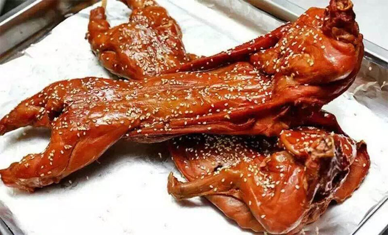 烟熏烤兔